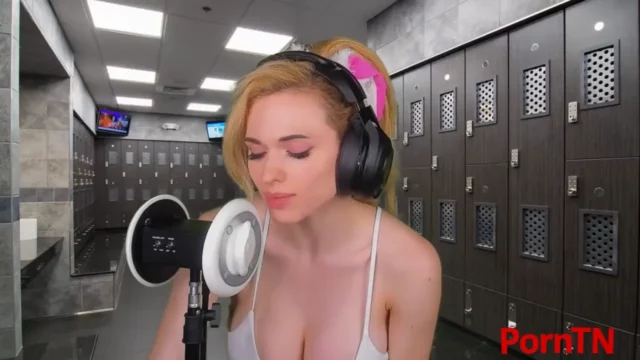 amouranth asshole