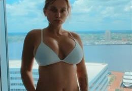 zoie burgher desnuda