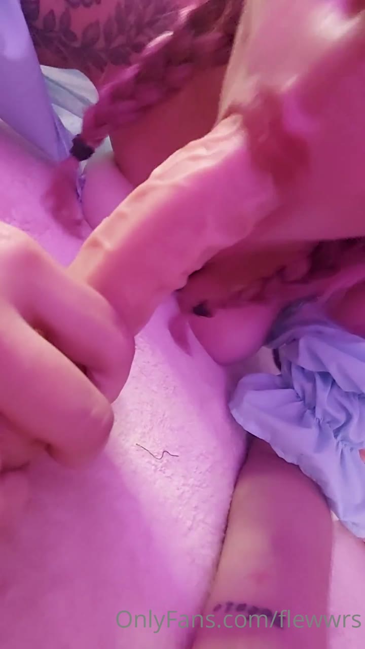 flewwrs nude