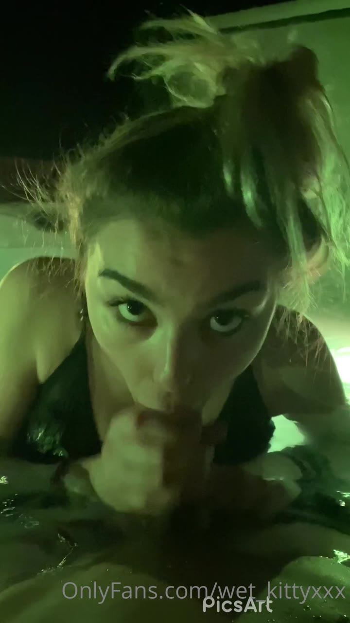 kittiebabyxxx masturbating