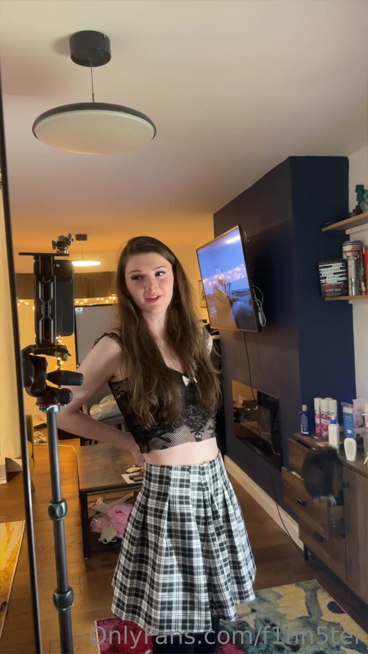finnster belle delphine