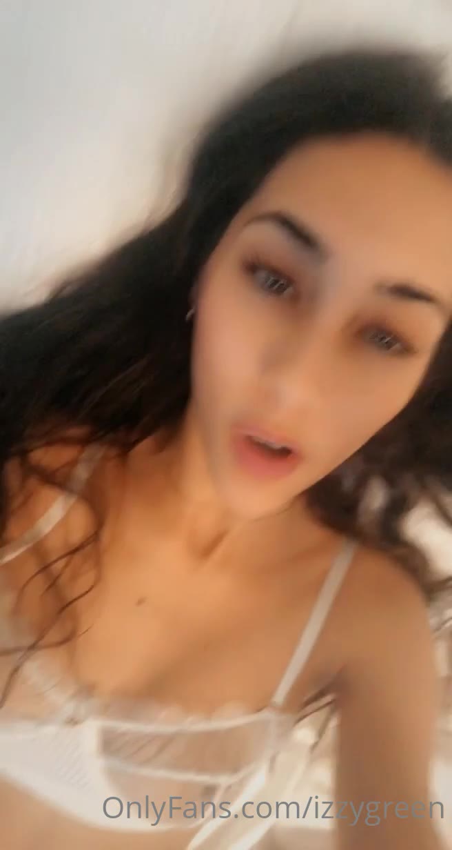 izzy green massage gun