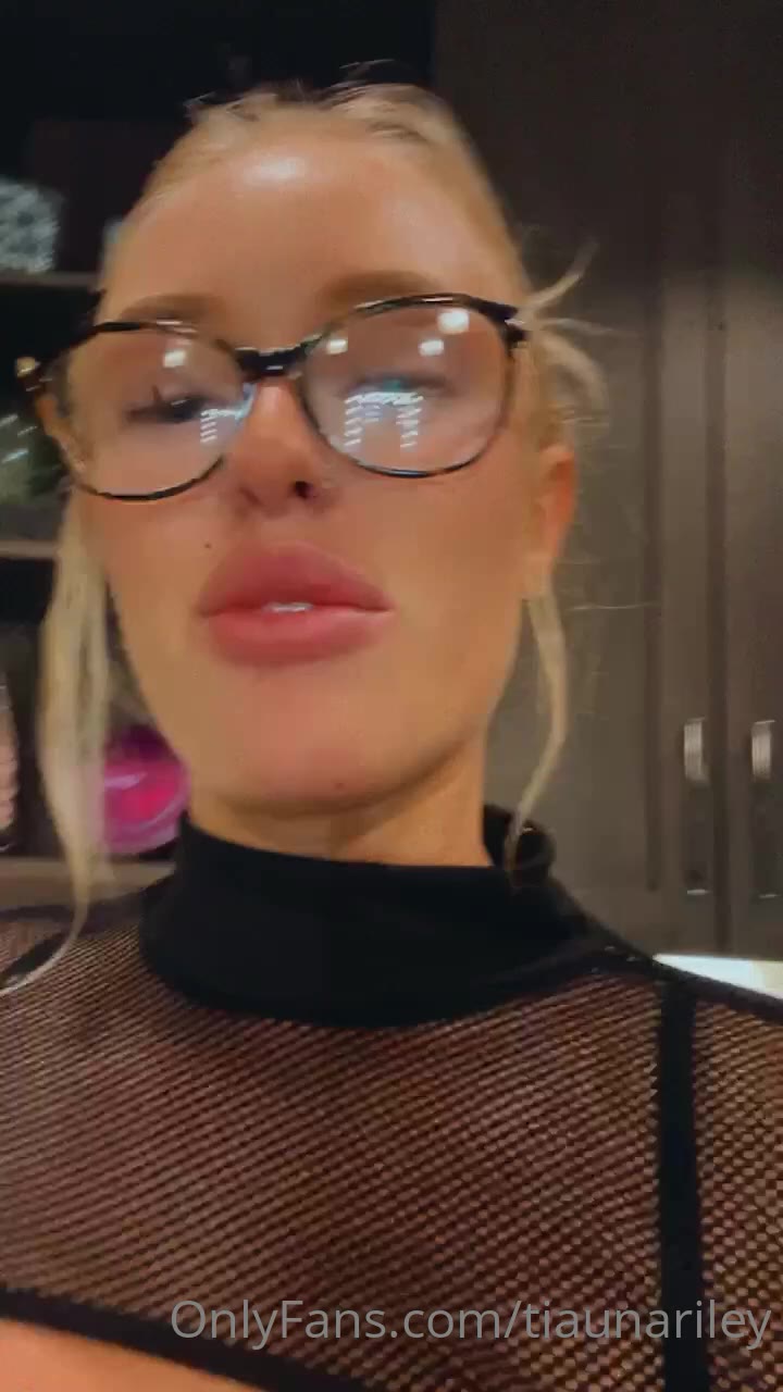 28 Tiauna Riley onlyfans leaked