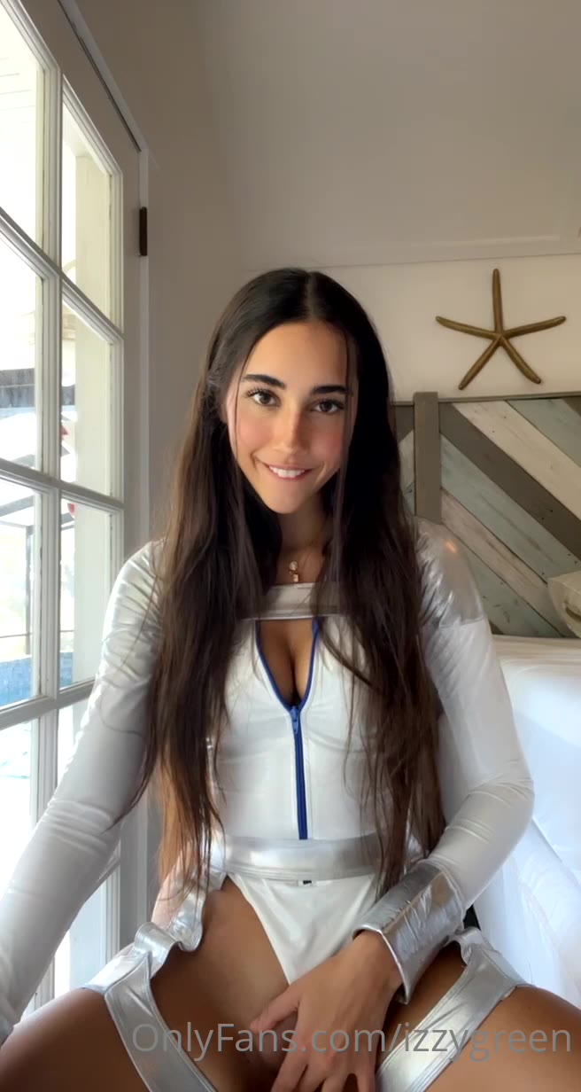 izzy green dildo ride