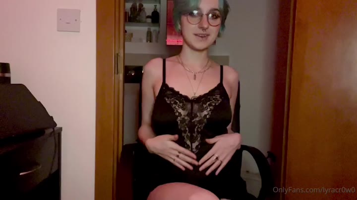 lyra crow boobs