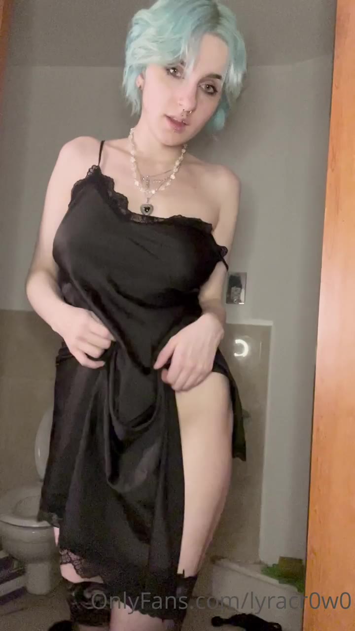 lyracr0w0 naked