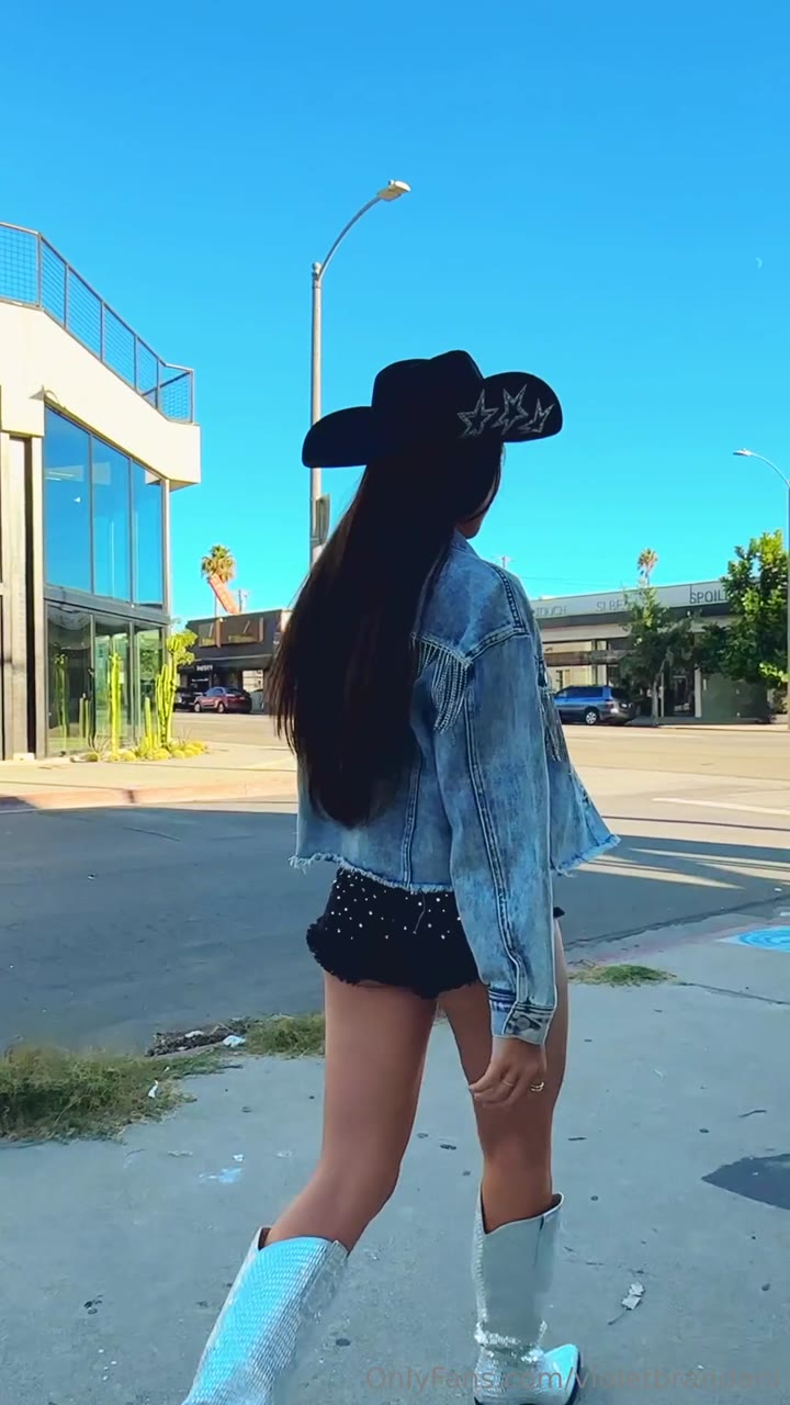 Sensational Violet Summers Leak