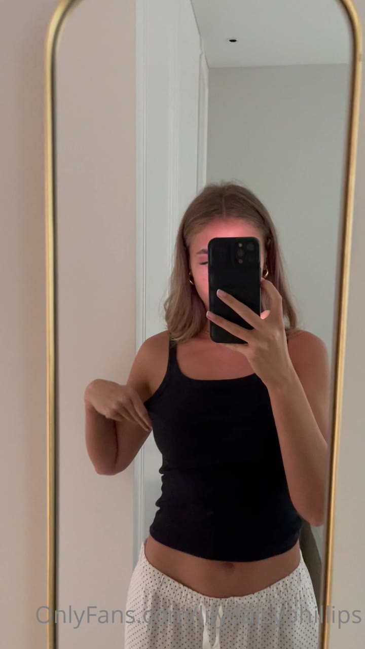 Epic artistic babe Lillian Phillips onlyfans leak FullVID