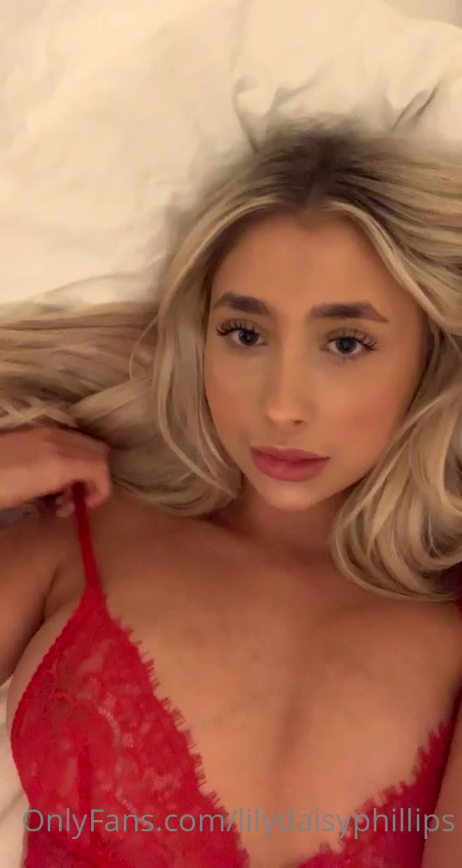 Exposed Tenacious small ass Lillian Phillips Nude exposed