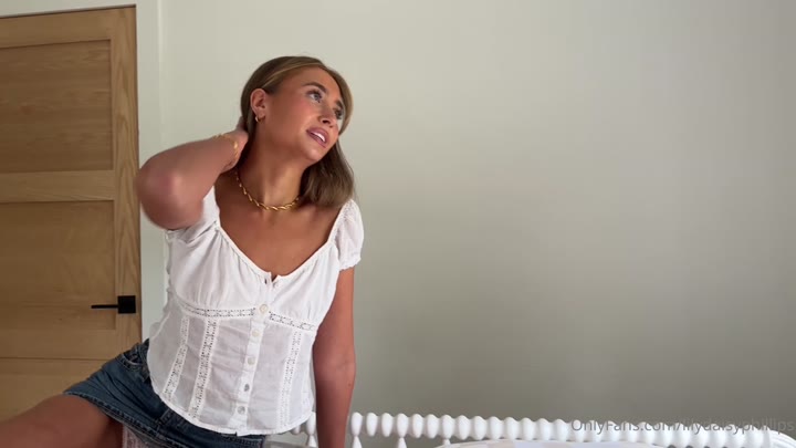 bitch Lillian Phillips nude onlyfans Epic