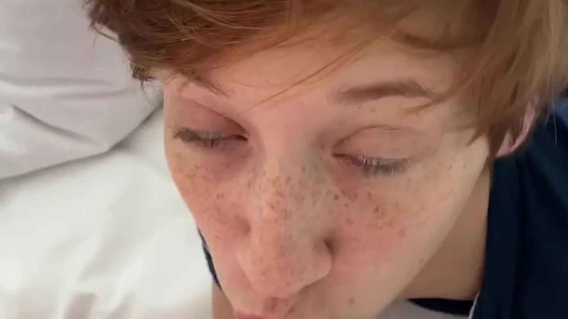 sexy hoe small tits AliceOnCam ripped cams