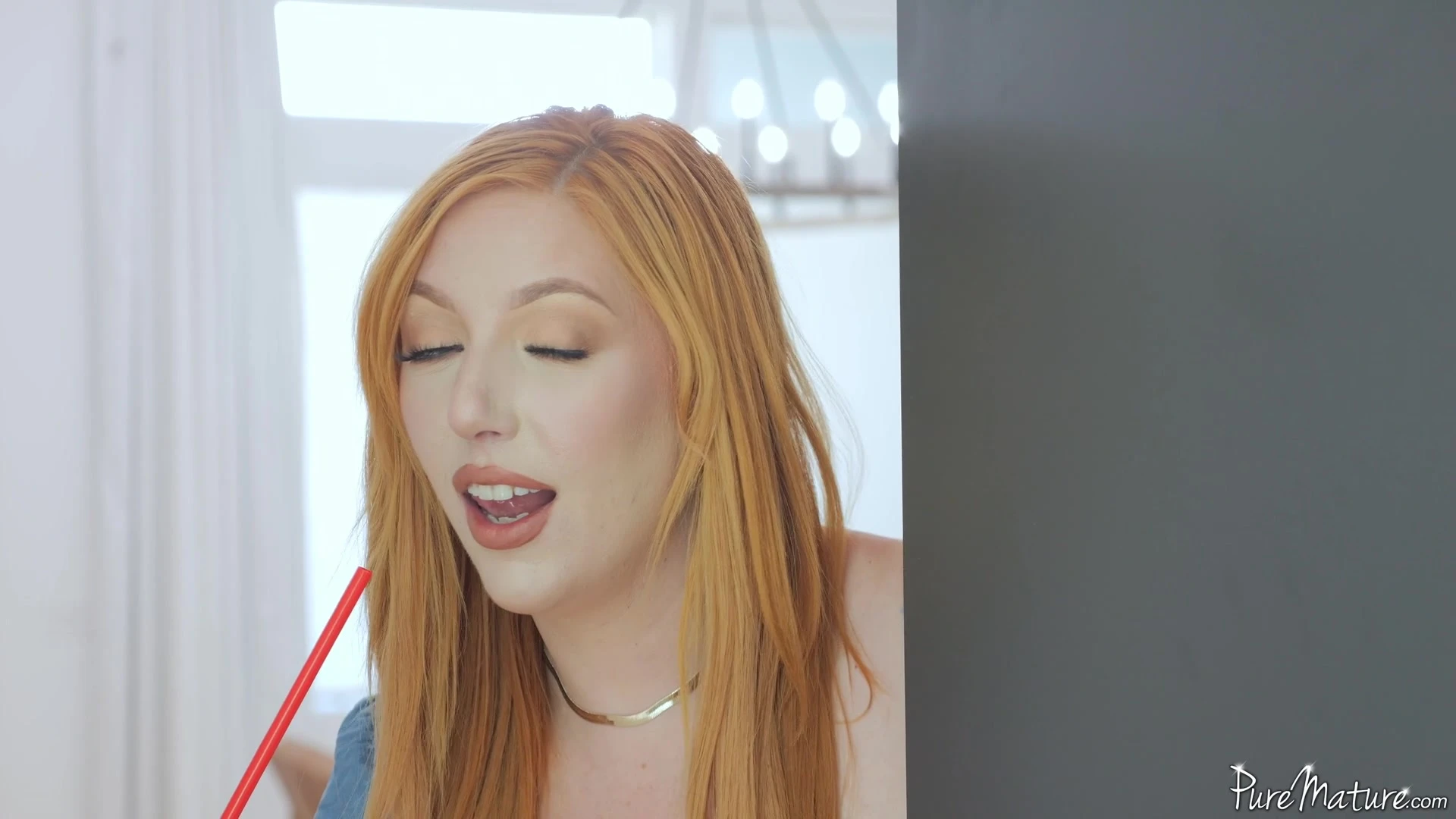 attractive fake boobs Lauren Phillips leaks Full Clip