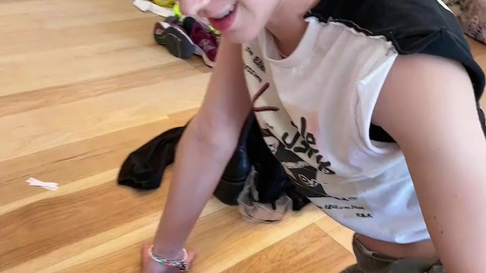 hoe sucking slim AliceOnCam bg
