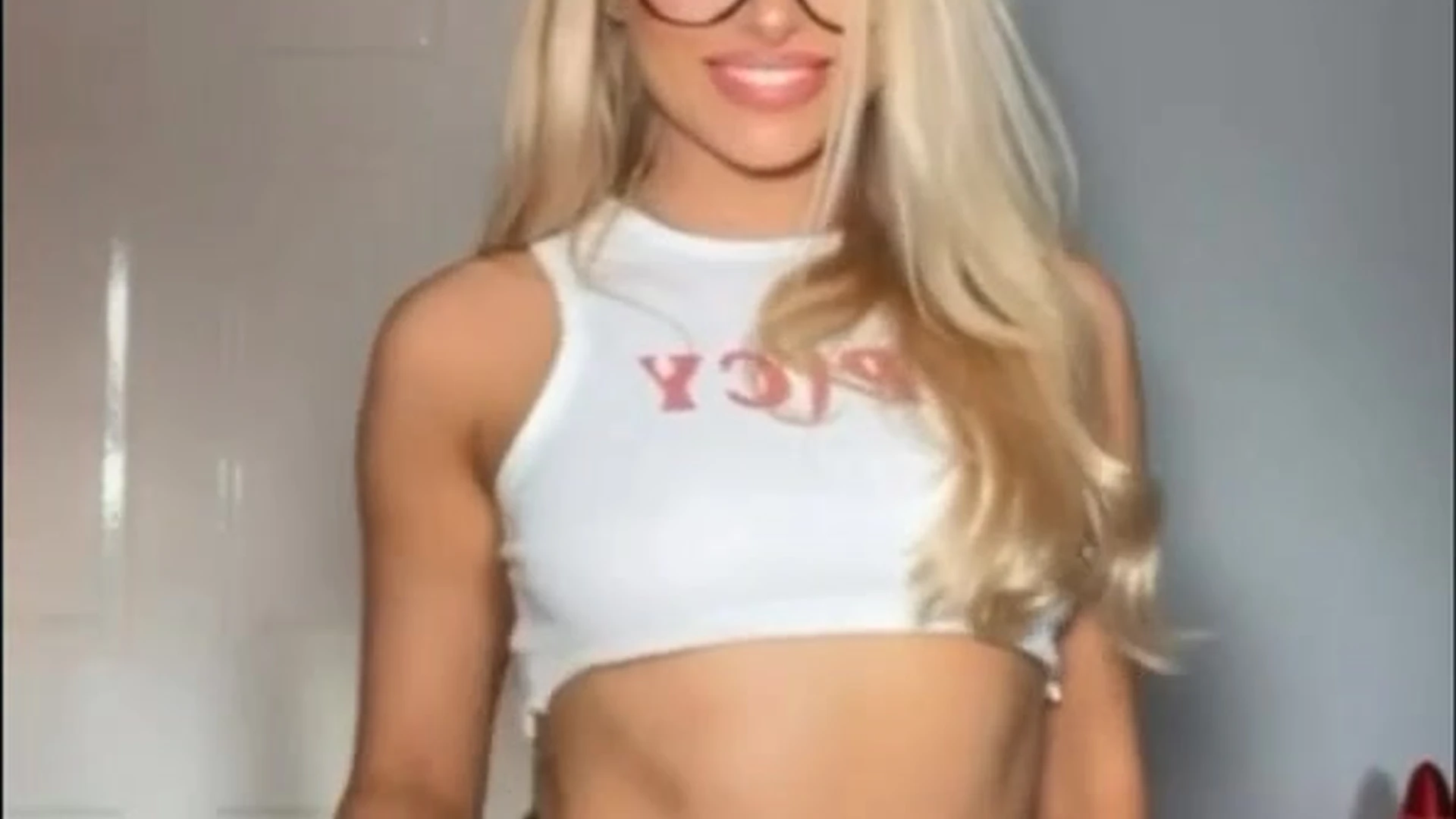 Sensational sexy blonde Charlotte Parkes sextape