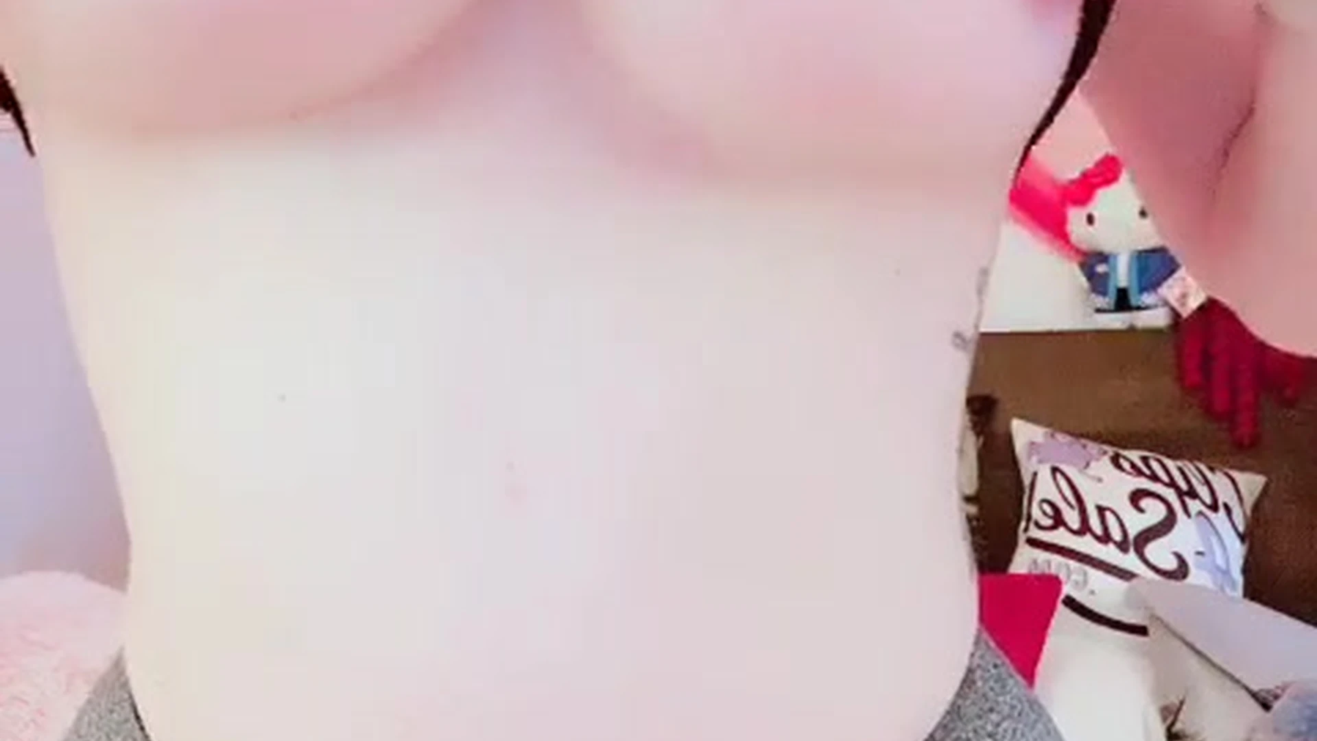 Resolute MILF Lauren Phillips dildo