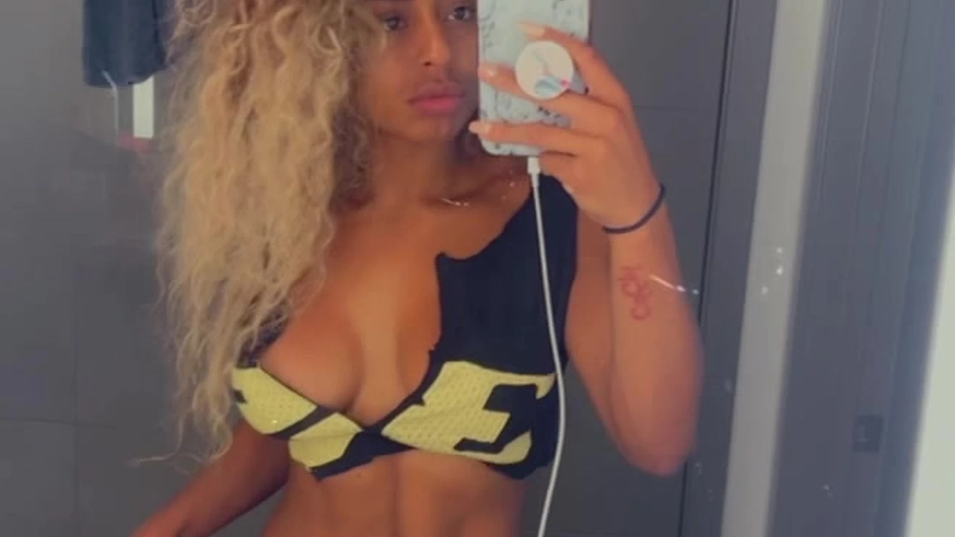 Sensational teen fitness Qimmah Russo tits pic Vid