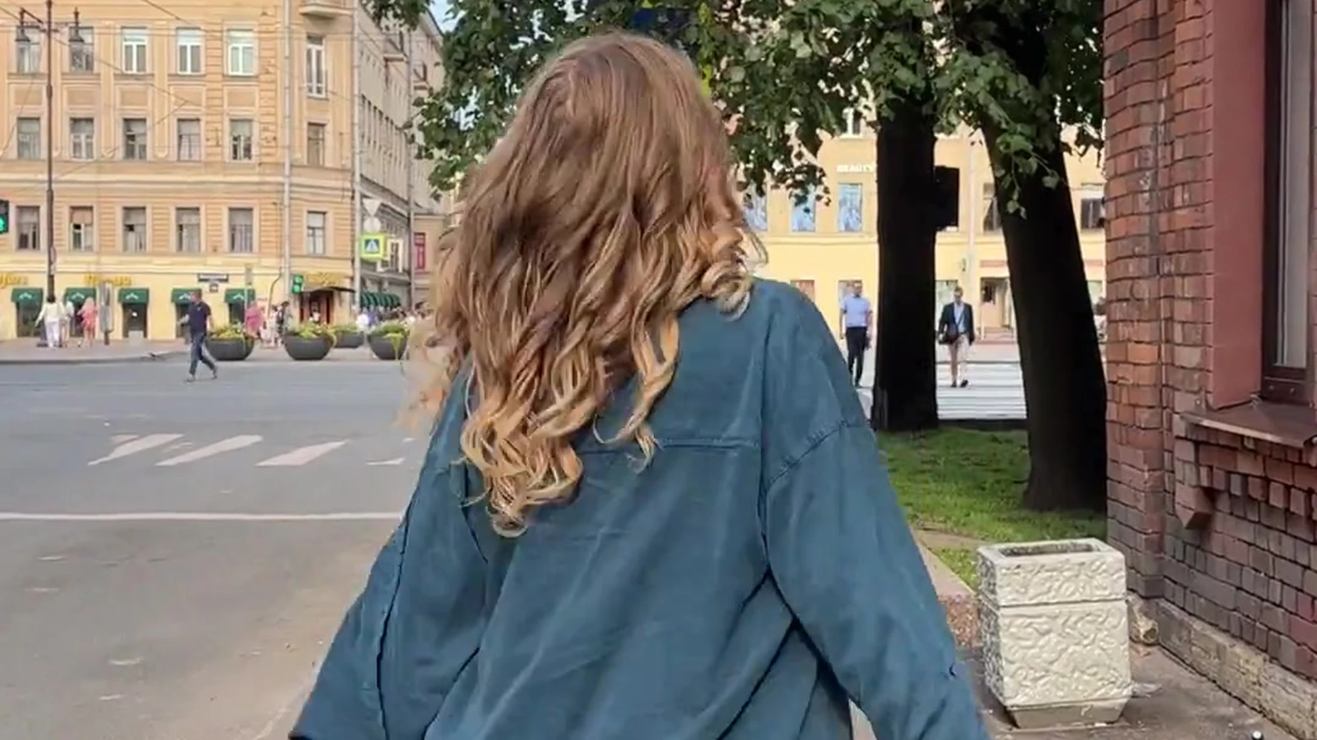 curly haired Baby Riley nude Clip