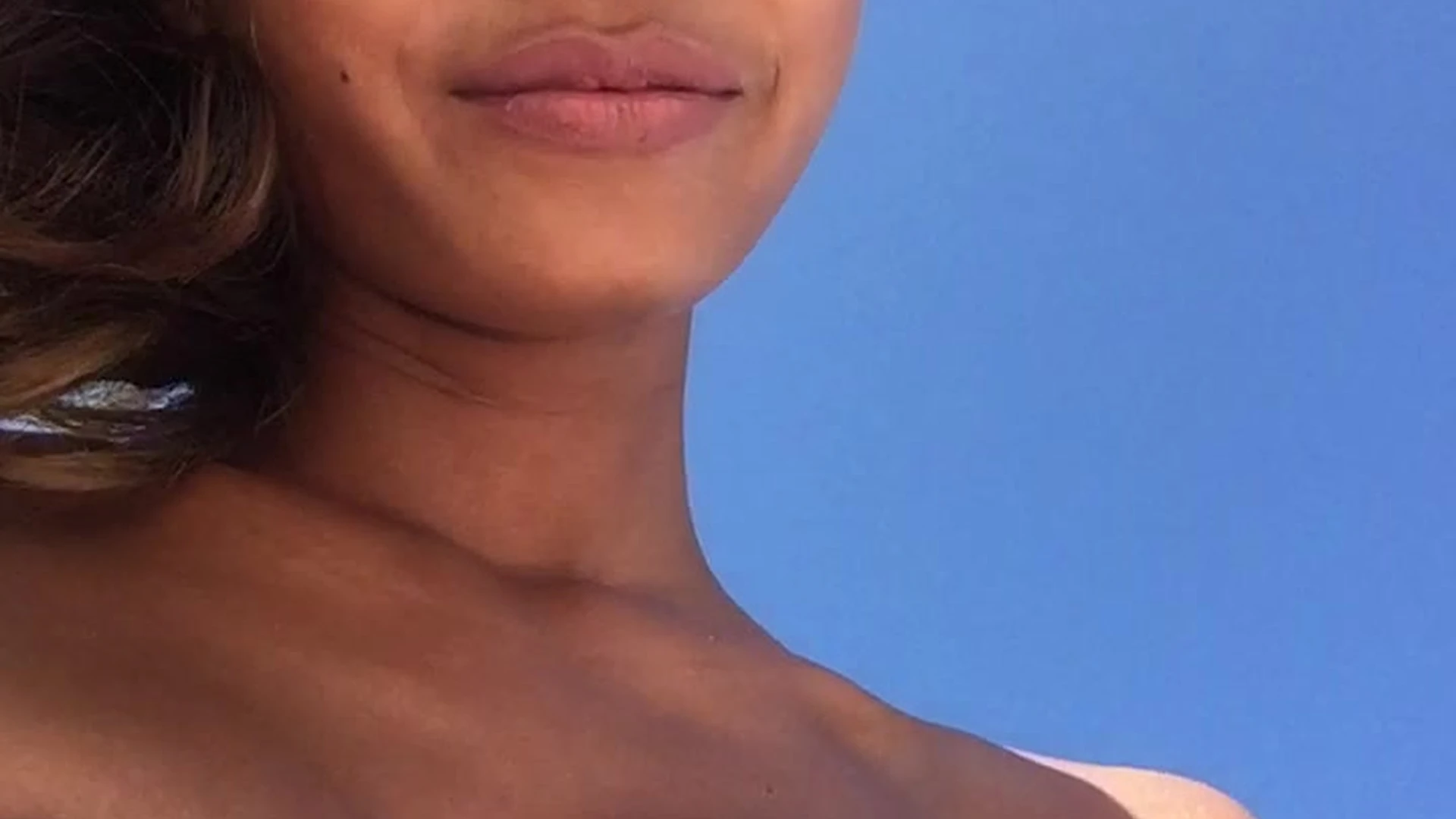 Exposed slim Putri Cinta sexy pic