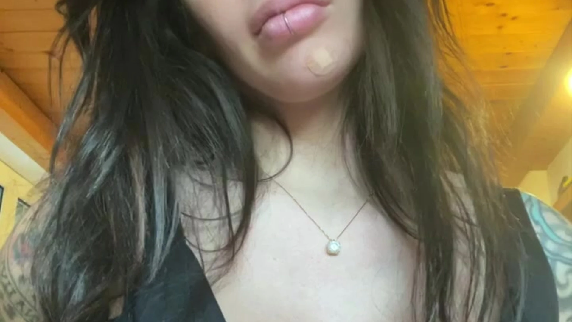 Self-assured trashy Alex Mucci camgirl