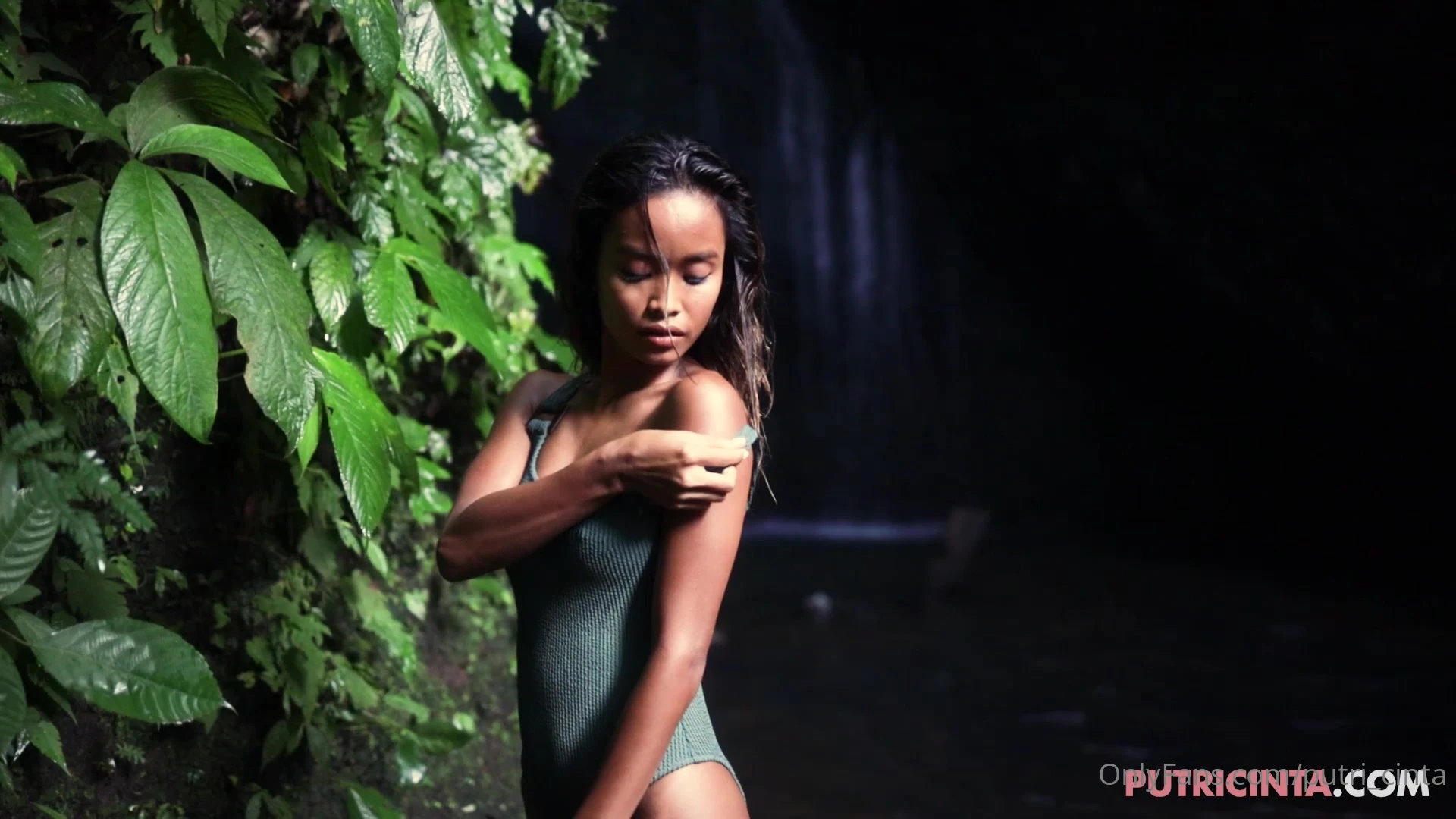 Sensational hot girl big boobs Putri Cinta nudes