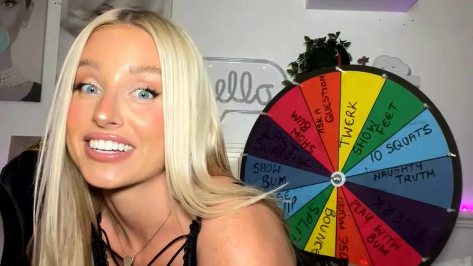Sensational blonde Charlotte Parkes Fansly leaks