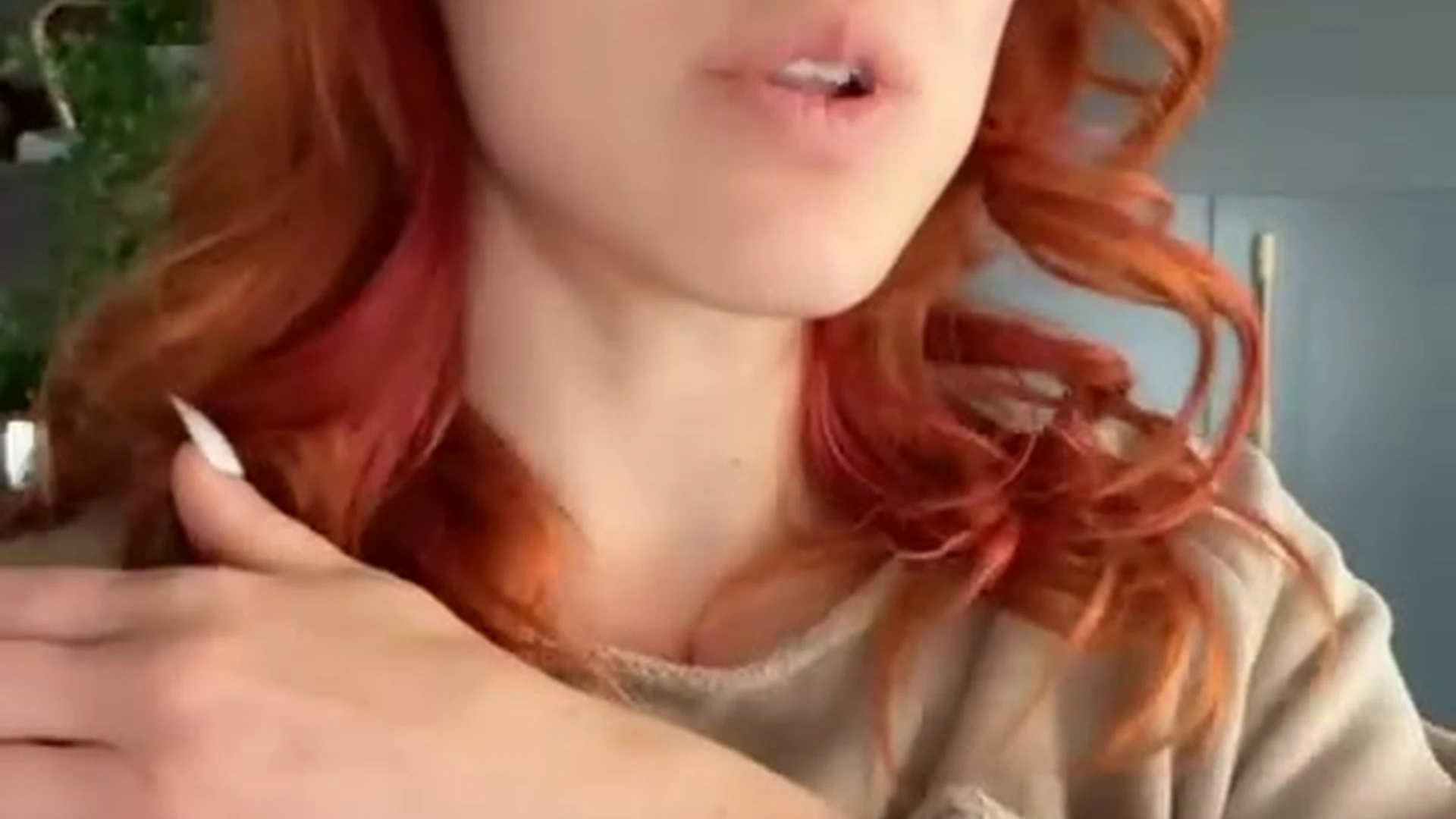 Angelic Sweating small tits Molly Stewart cams