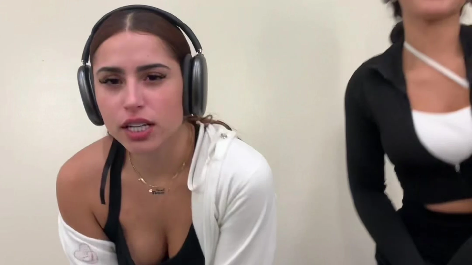 hoe Angela Alvarez leaked nudes