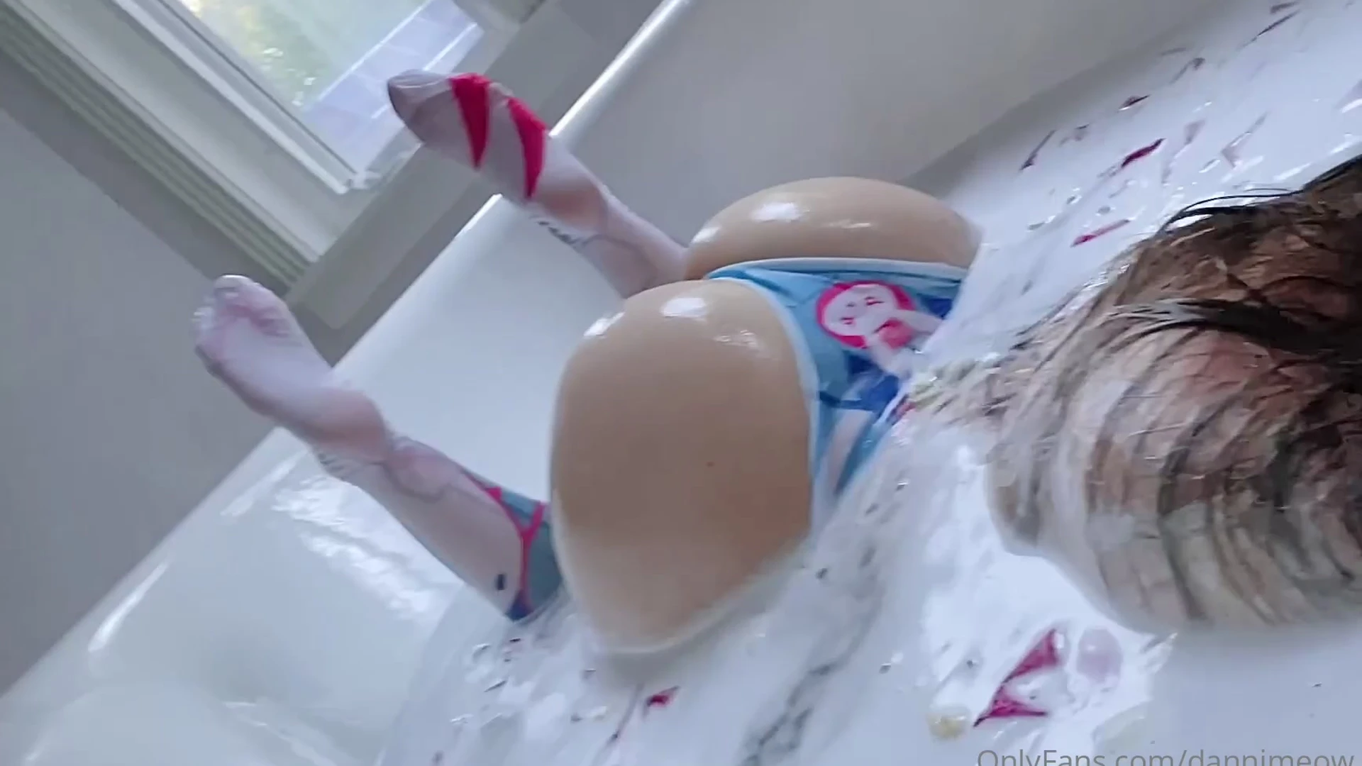 Persistent sexy babe Danni Meow sex tape