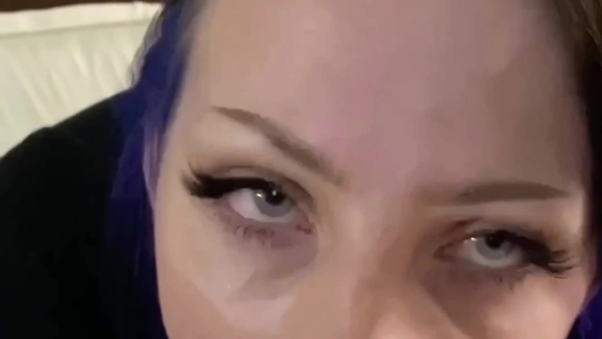 Exposed slim Strawberrysquirtcake leaks OF