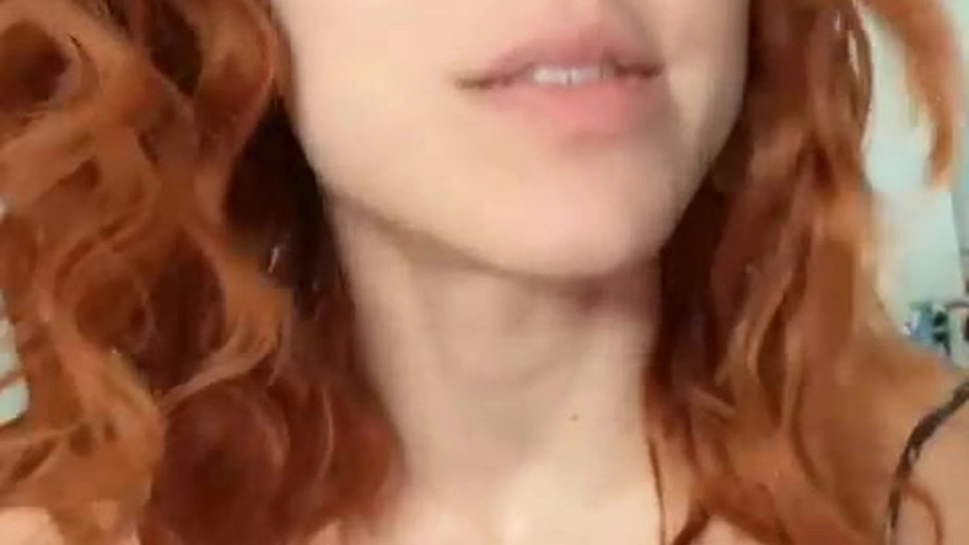 smol tetten Molly Stewart boobs