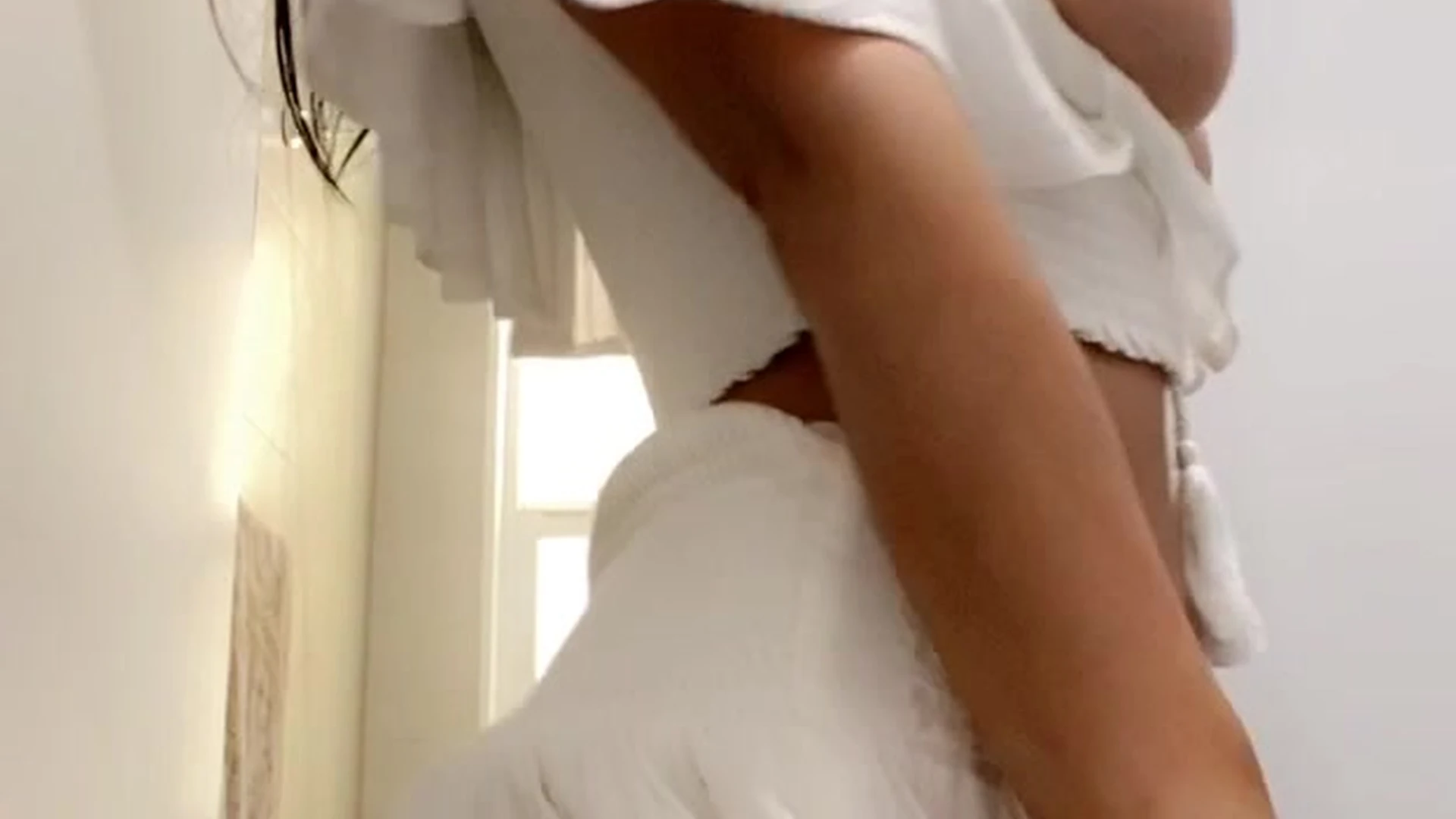 Exposed sexy cocksucker Isla Summer nude