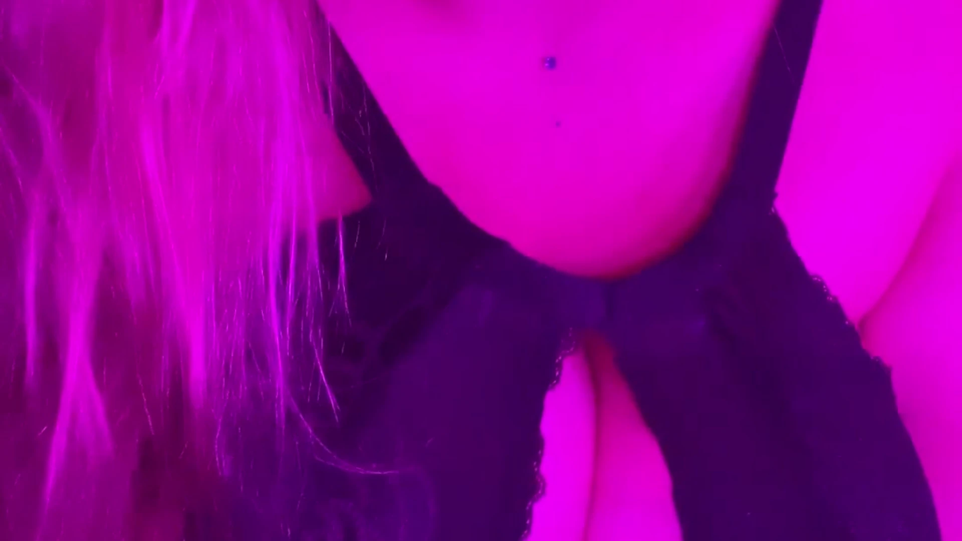 camgirl Cheryl Blossom Nude exposed