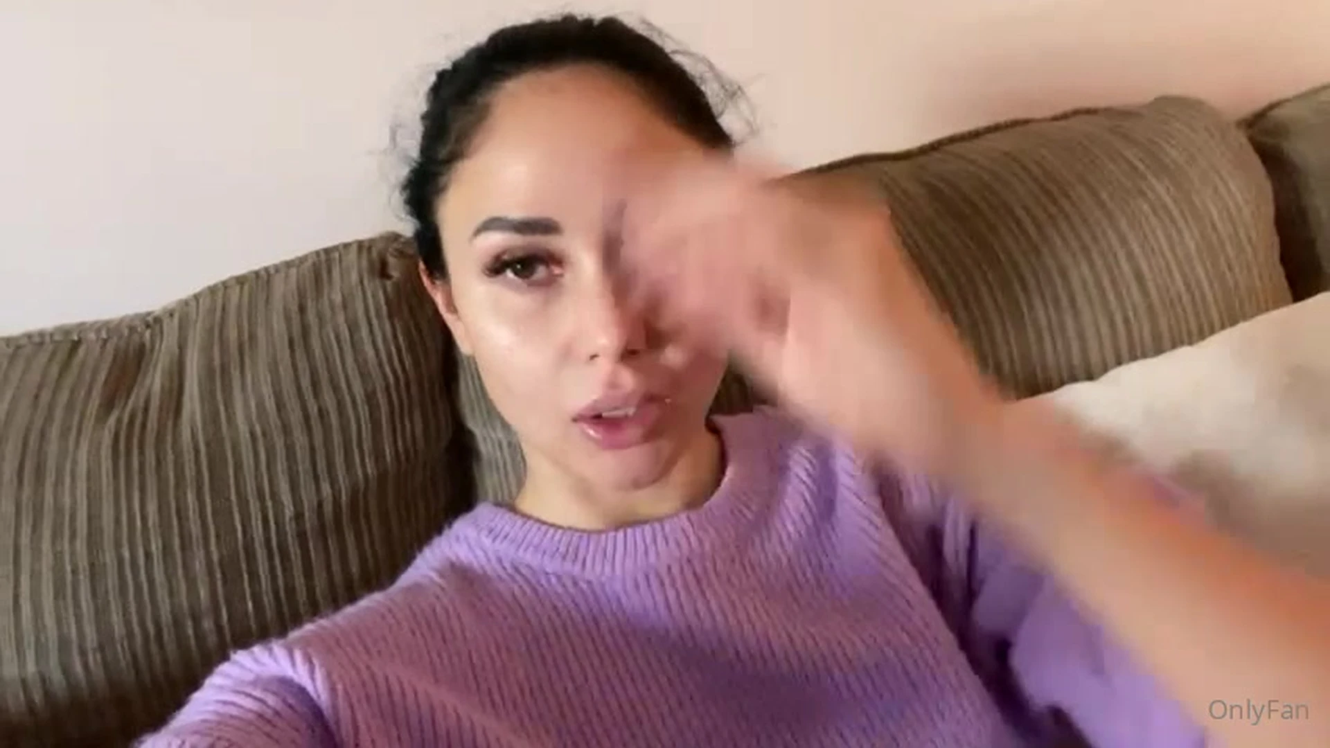 slim Ariana Marie bg EPIC